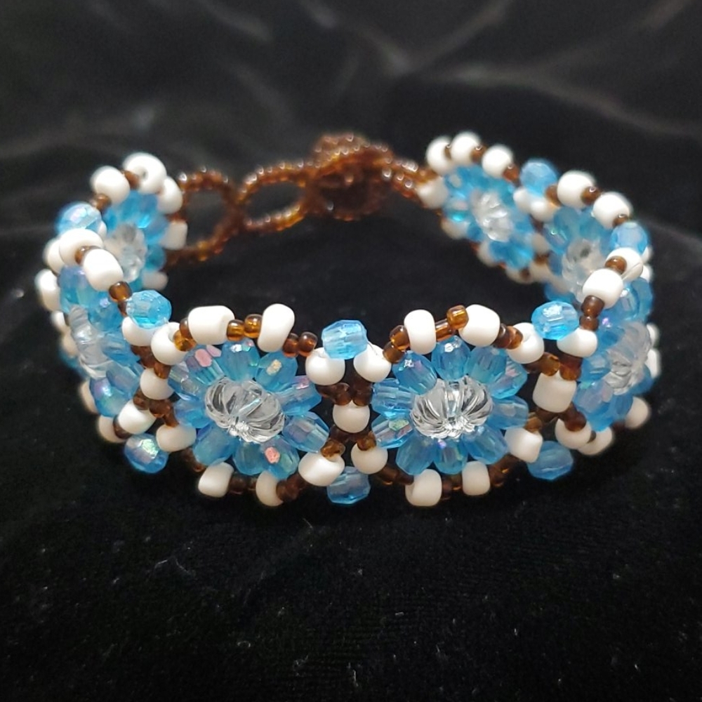 Intricate blue flower bead bracelet